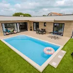 Villa Aura