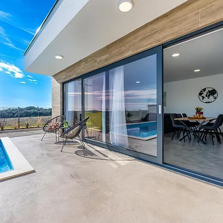 Villa Aura *