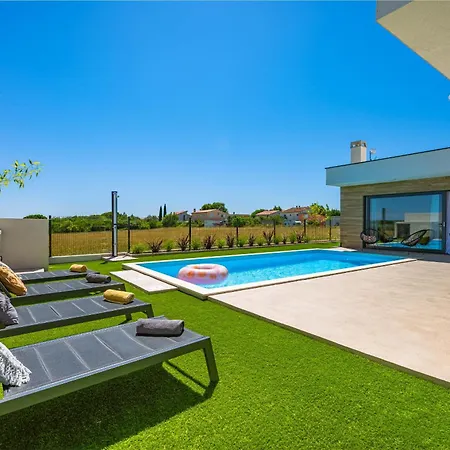 Aura Villa *