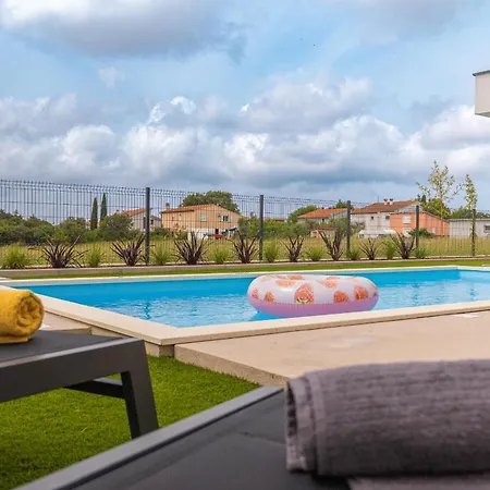 Villa Aura *