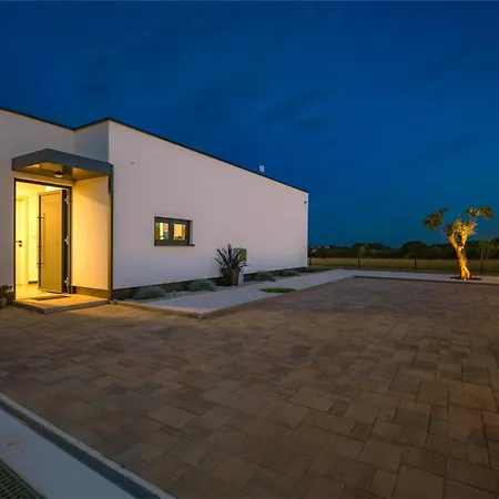 Villa Aura *