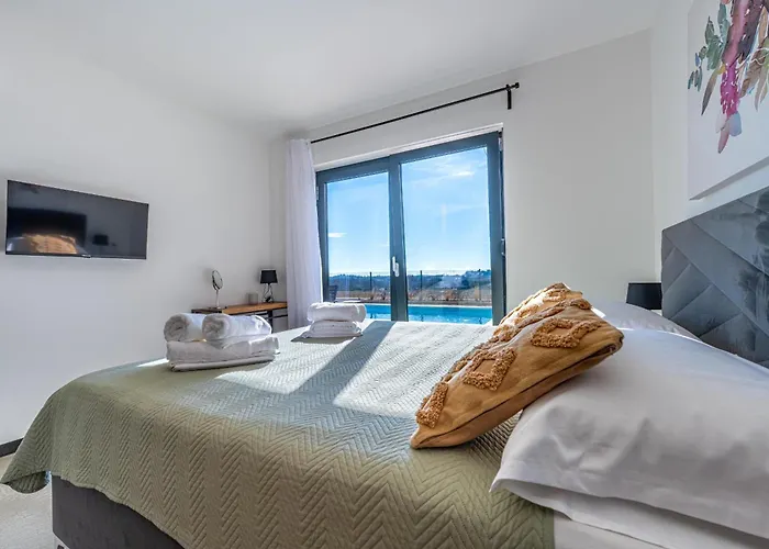 Aura Villa