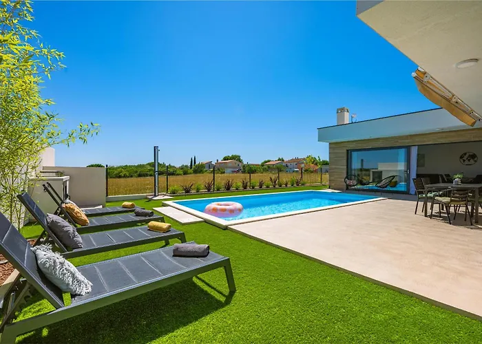 Aura Villa *